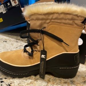 Sorel Tivoli III waterproof boots NEW in box! Women’s 7 1/2.  Warm lining!!